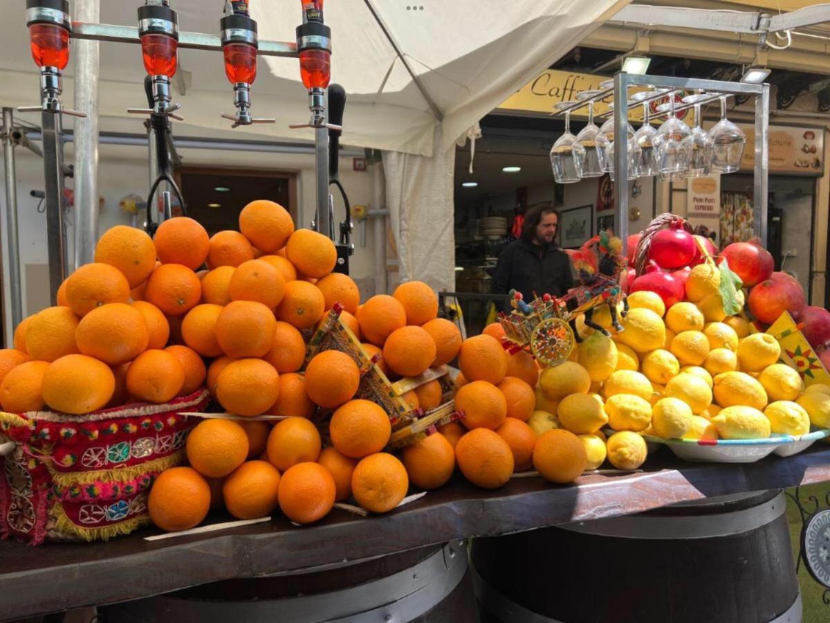 Un Raggio Di Sole Al Massimo Appartement Palermo Buitenkant foto